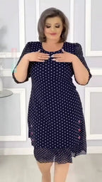 💖【Cumpărați 1 obțineți 1 gratuit】【S-3XL】Rochie Eleganta cu Umeri Pe Drept, Mâneci Scurte și Croi Stilat cu Poante – Design cu Buline și Șifon Neșifonabil
